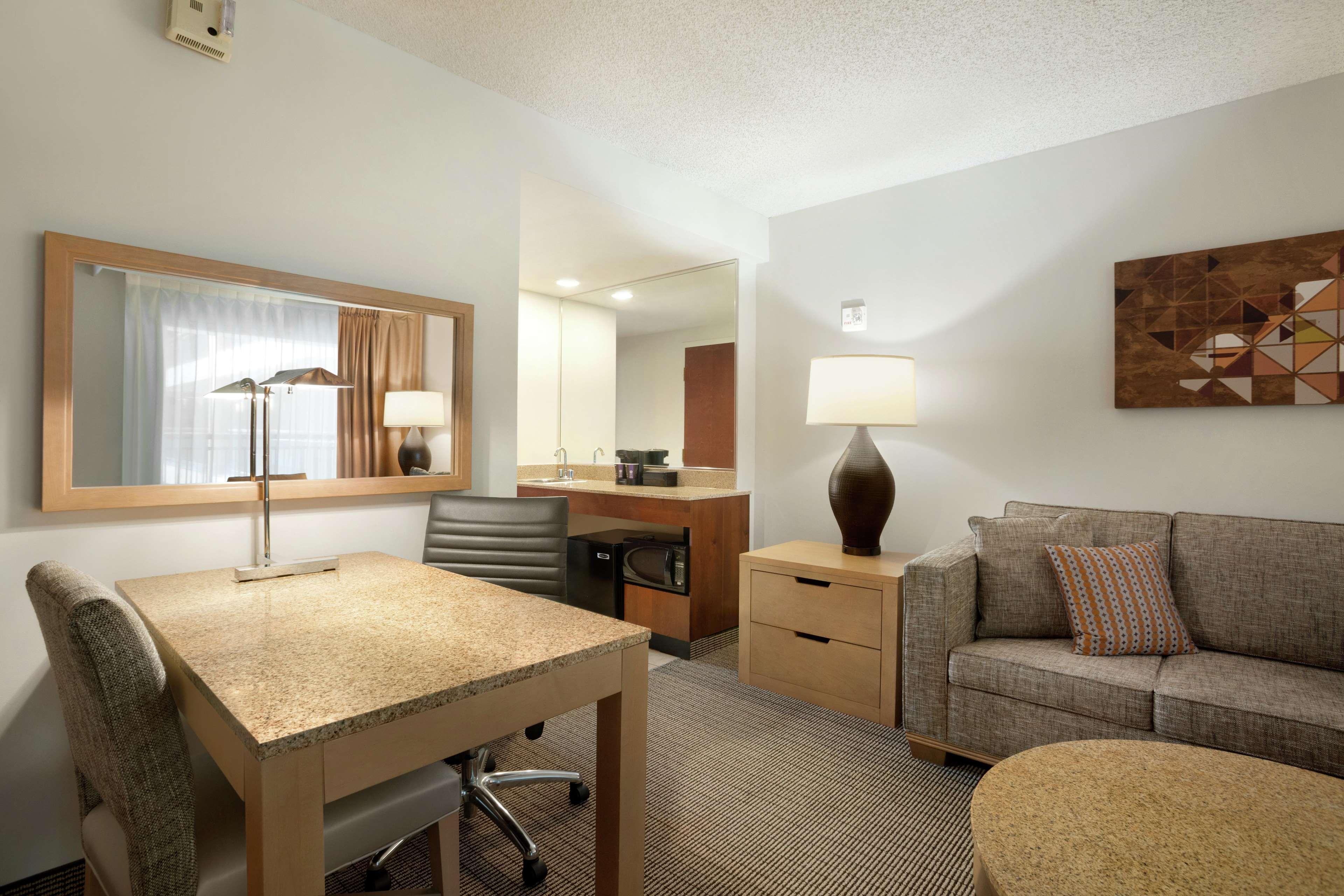 Embassy Suites By Hilton Denver International Airport Buitenkant foto